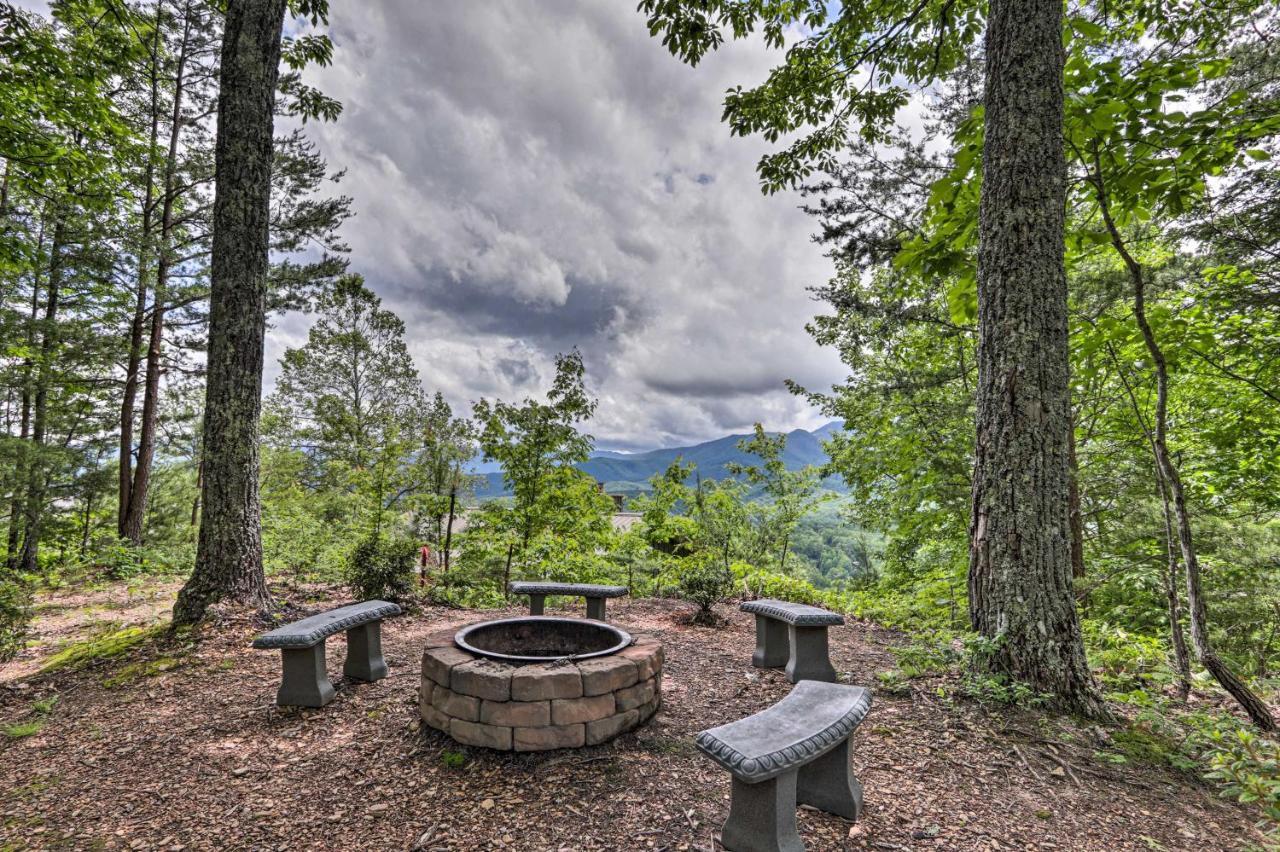 Gatlinburg Escape With Hot Tub, Deck And Mtn View Villa Buitenkant foto